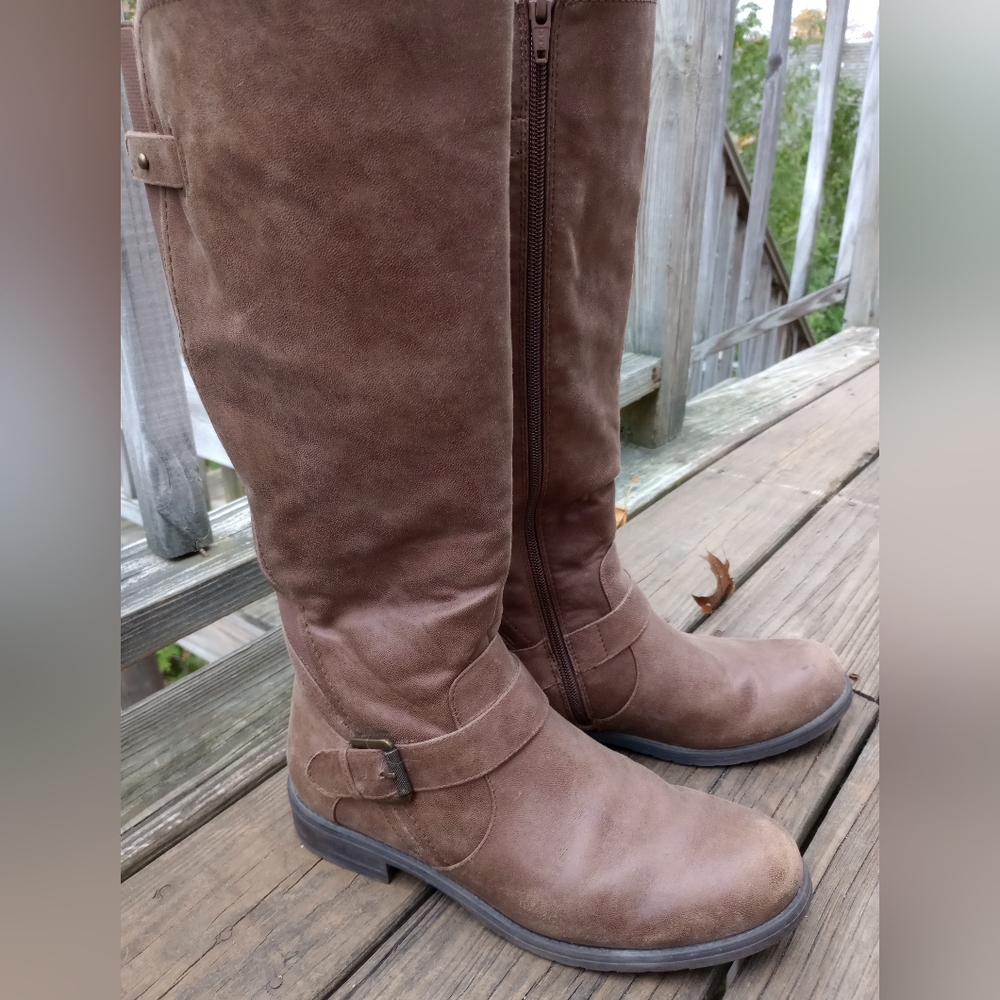Wear Ever "Callen"  faux leather riding boot. Size 11 women. Lt brown. 18“ calf.
